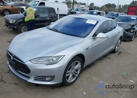 2013 Tesla Model S из США, поврежденный, VIN 5YJSA1DG7DFP11382